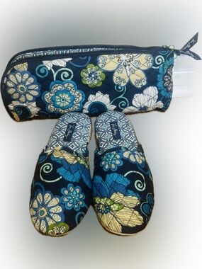 Brand New Vera Bradley Quilted Slippers with Travel Bag Size 7-8 ( Without Tag)